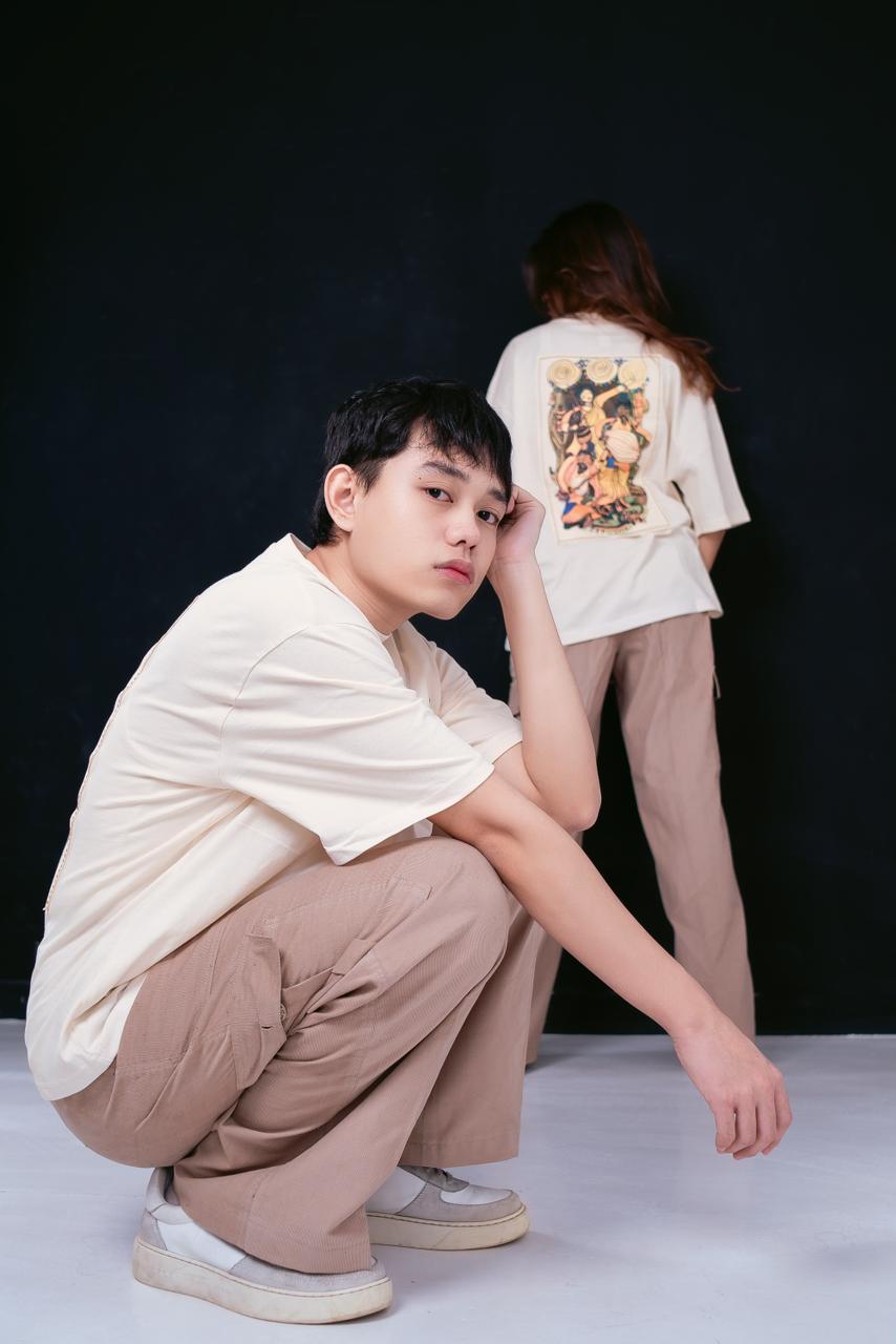 "3 Musicians" Tee in Off White By Lilith21st